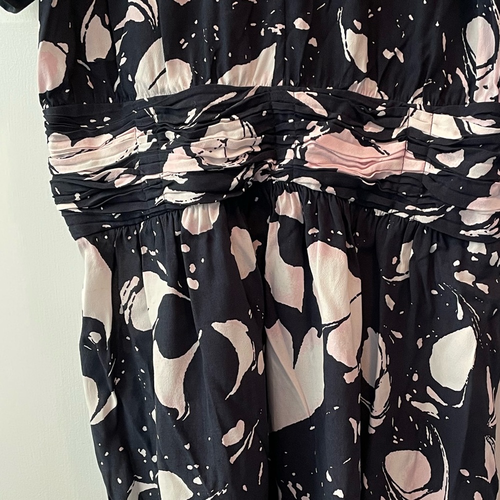 🆕 Diane Von Furstenberg mini dress.  Size 8 - Picture 4 of 10